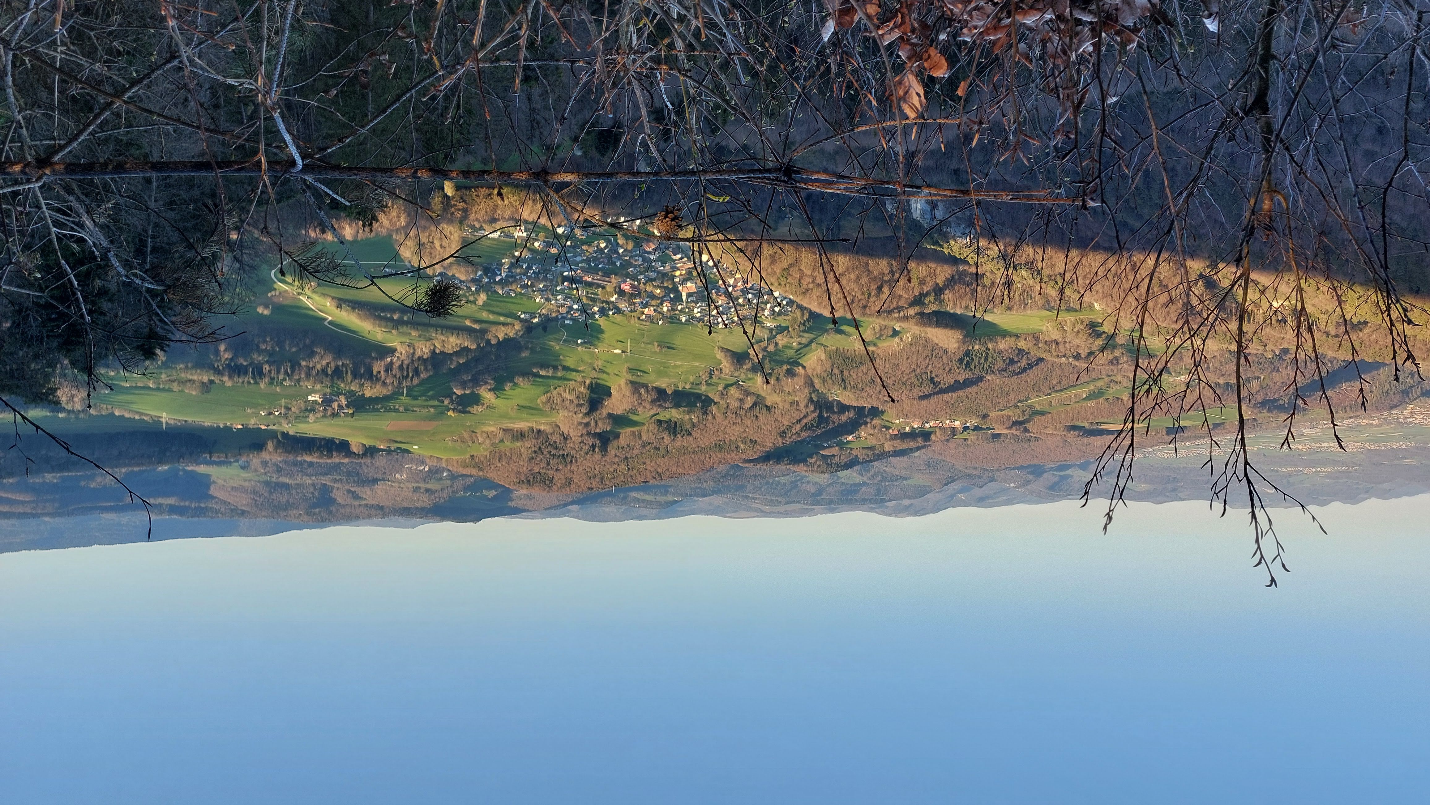 Dorf von der Roten Flue aus